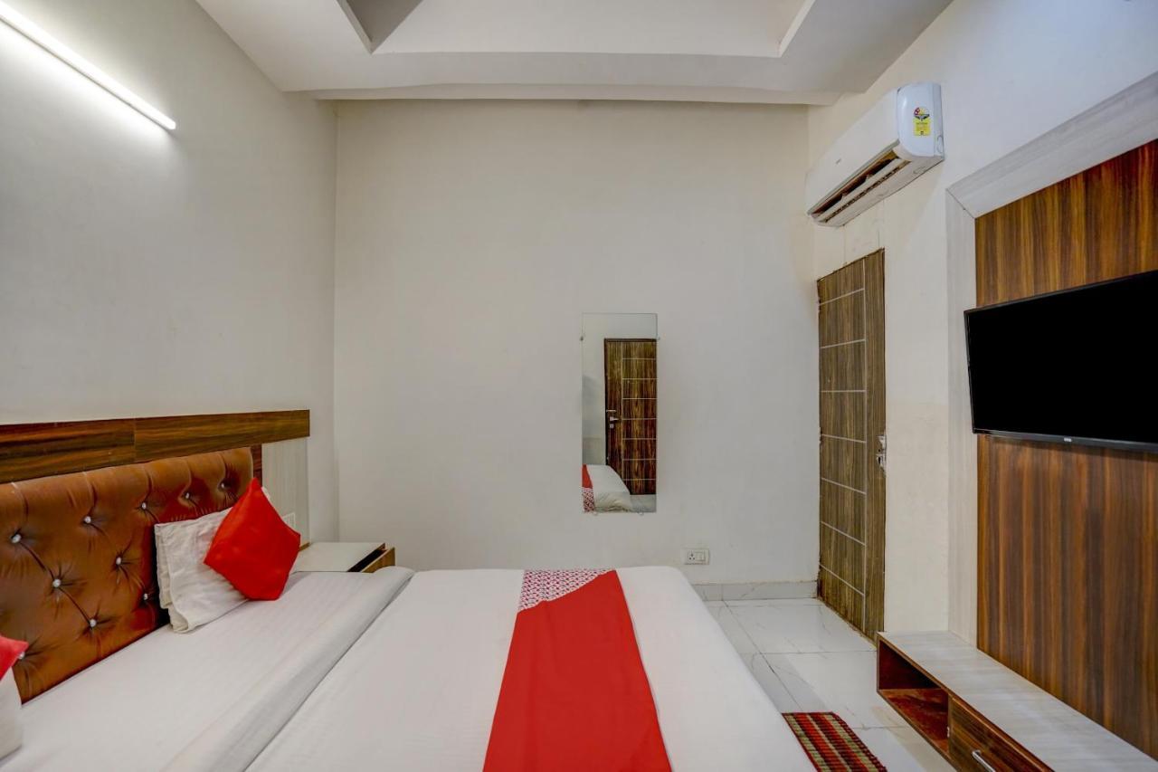 Oyo 78981 The Diamond Nest Noida Eksteriør bilde
