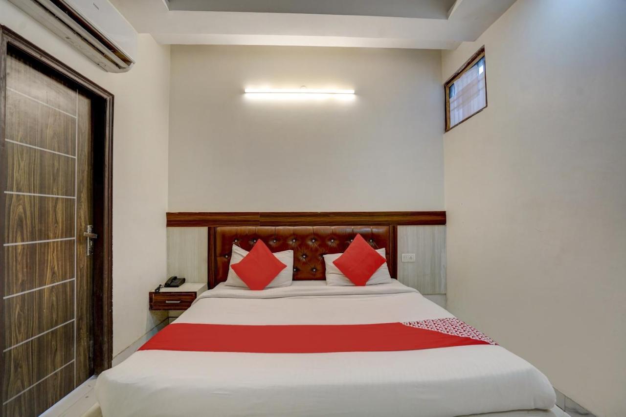 Oyo 78981 The Diamond Nest Noida Eksteriør bilde