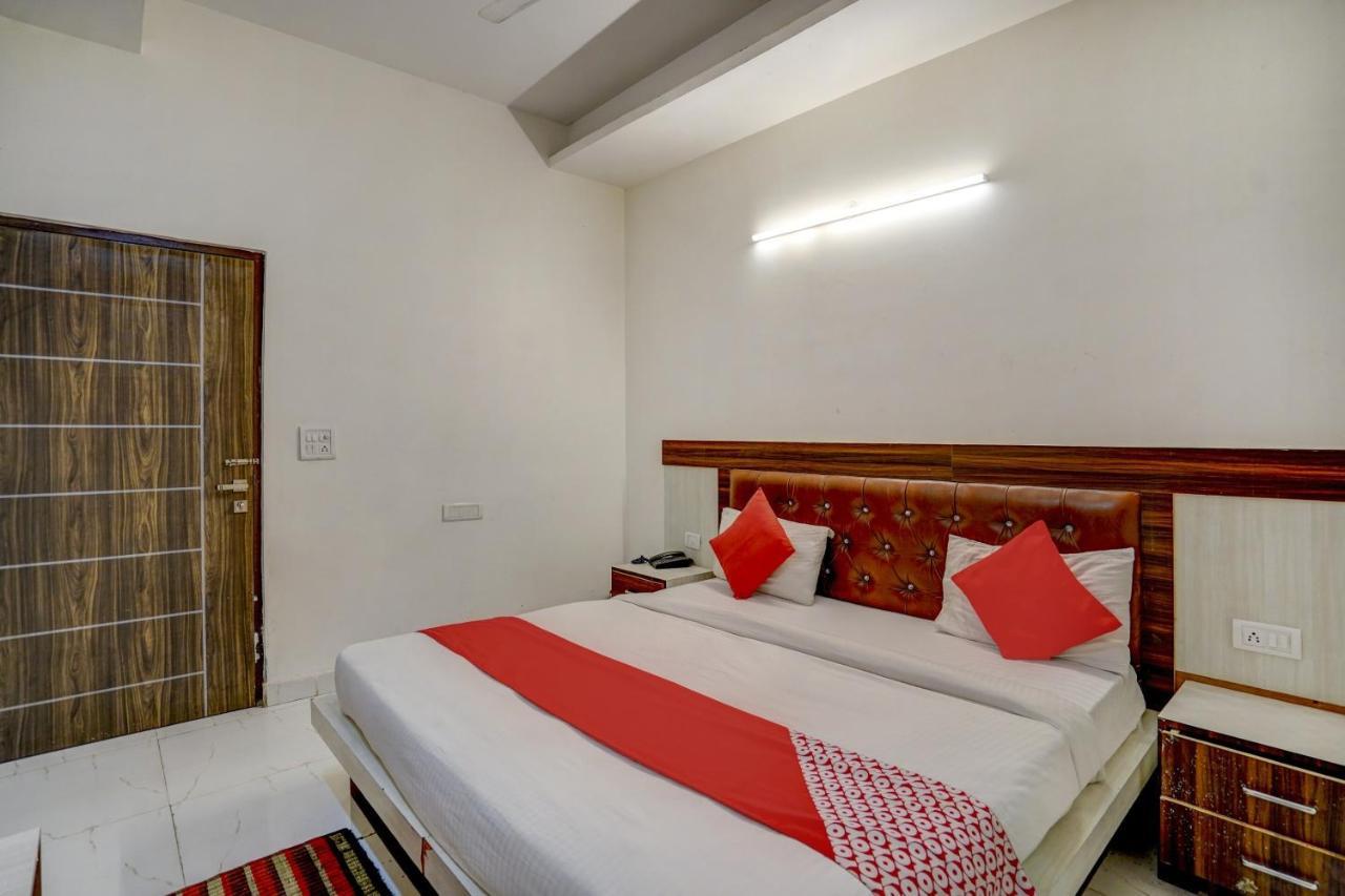 Oyo 78981 The Diamond Nest Noida Eksteriør bilde