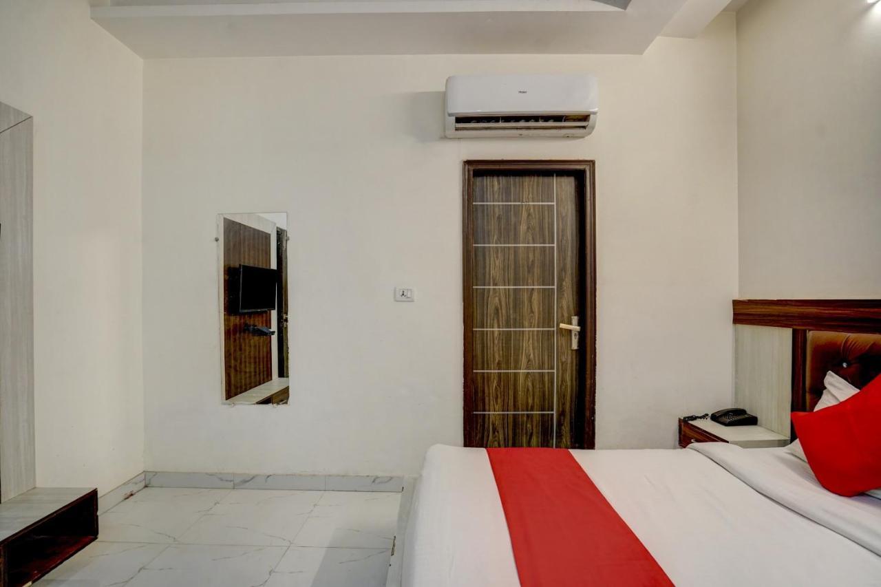 Oyo 78981 The Diamond Nest Noida Eksteriør bilde