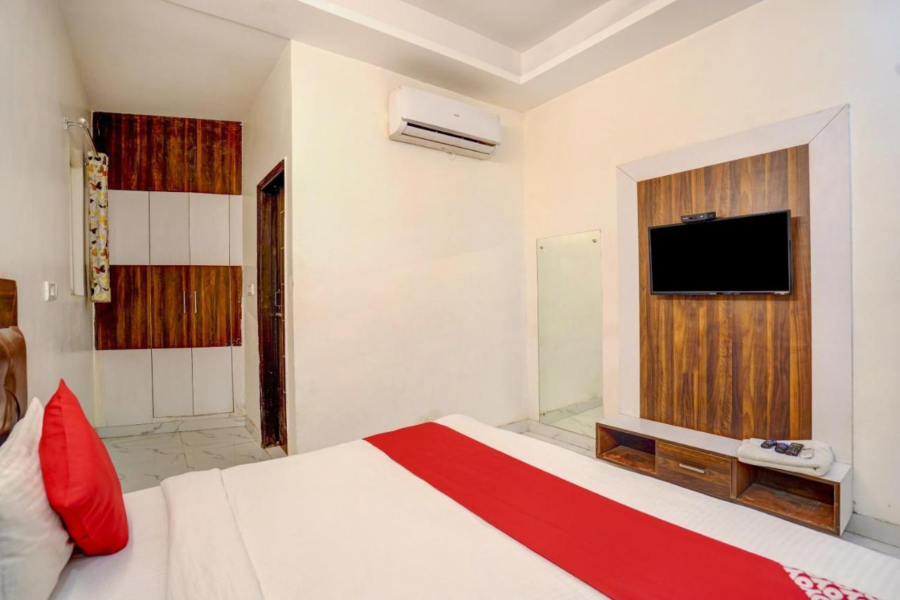 Oyo 78981 The Diamond Nest Noida Eksteriør bilde