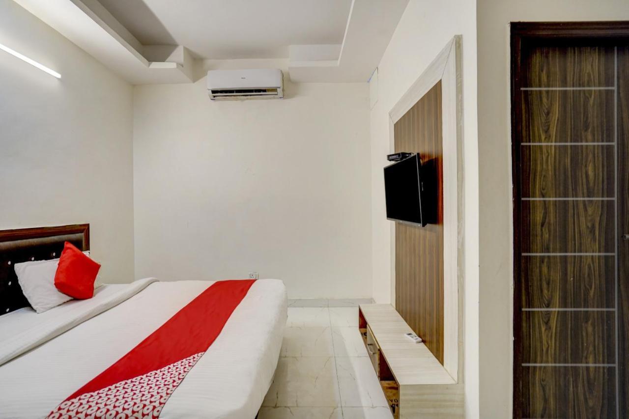 Oyo 78981 The Diamond Nest Noida Eksteriør bilde